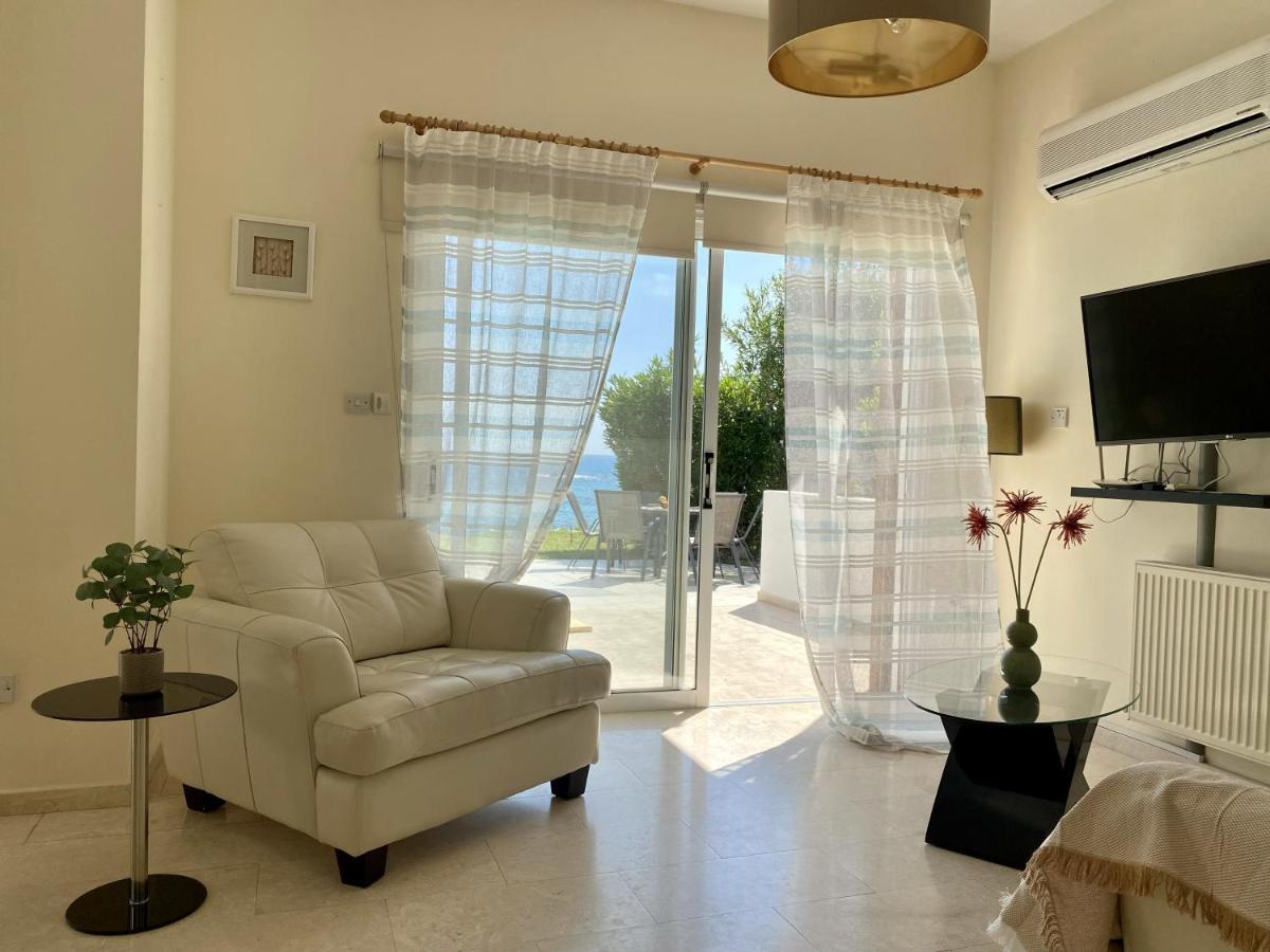 Amazing Front Line Villa In Coral Bay Peyia Exterior photo