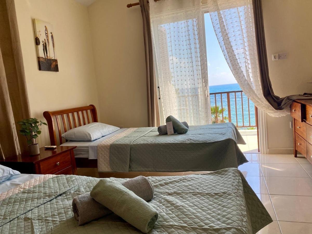 Amazing Front Line Villa In Coral Bay Peyia Exterior photo