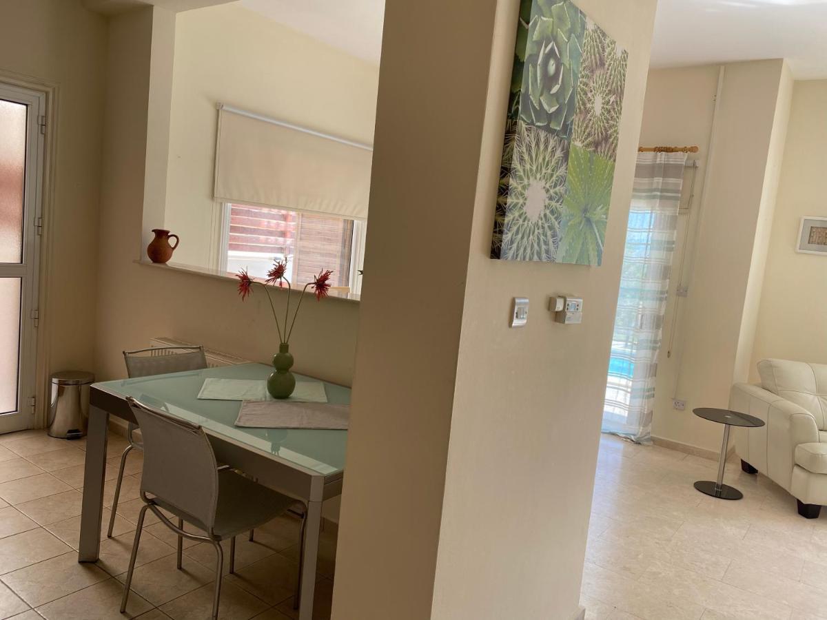Amazing Front Line Villa In Coral Bay Peyia Exterior photo